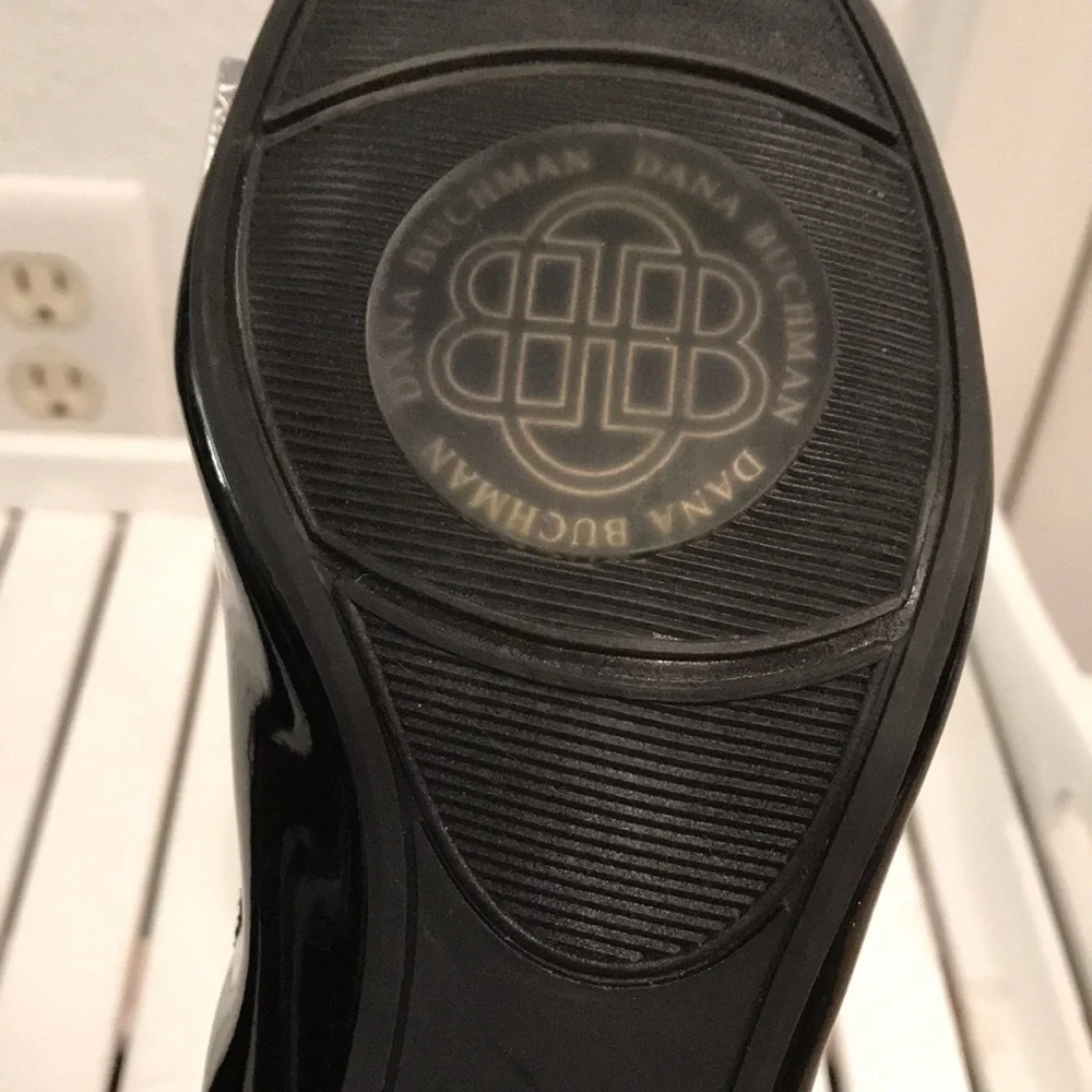 Dana Buchman brand size 9.5M black slip on shoes with block heel.